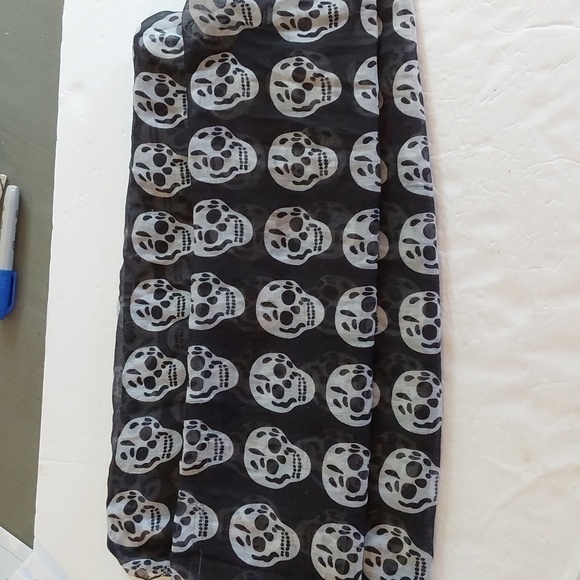 Women's Black white Skulls  Wrap Scarf Semi Sheer Halloween Goth EXTRA LARGE - Picture 1 of 3